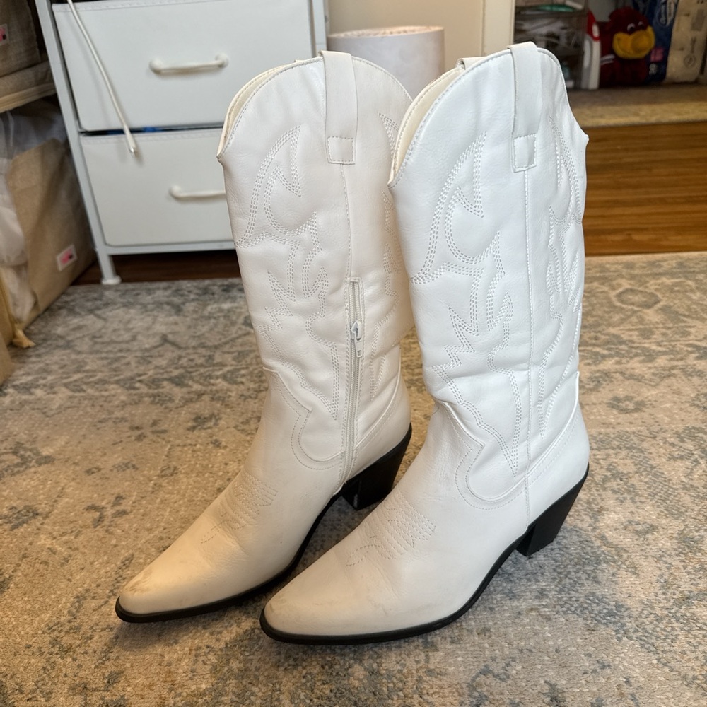 White Heeled Cowboy Boots with Textured Leather and Mid-Calf Height